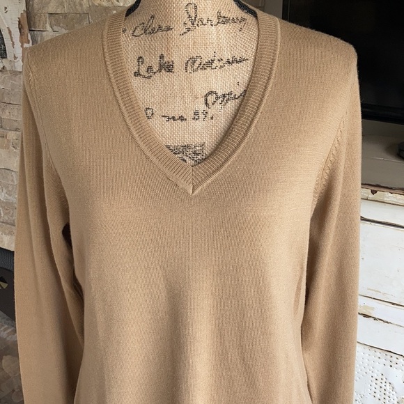Victor Alfaro 100% wool tan classic v-neck sweater buttons at wrist - Picture 2 of 15